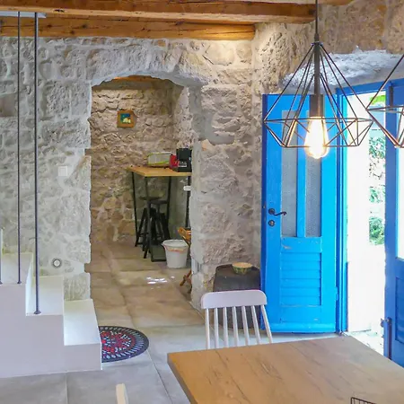 Feriehus 3 Bedroom Lovely In Malinska